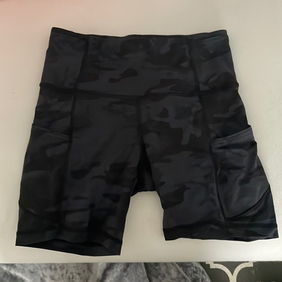 lululemon athletica Pants - Lululemon biker shorts sz 4